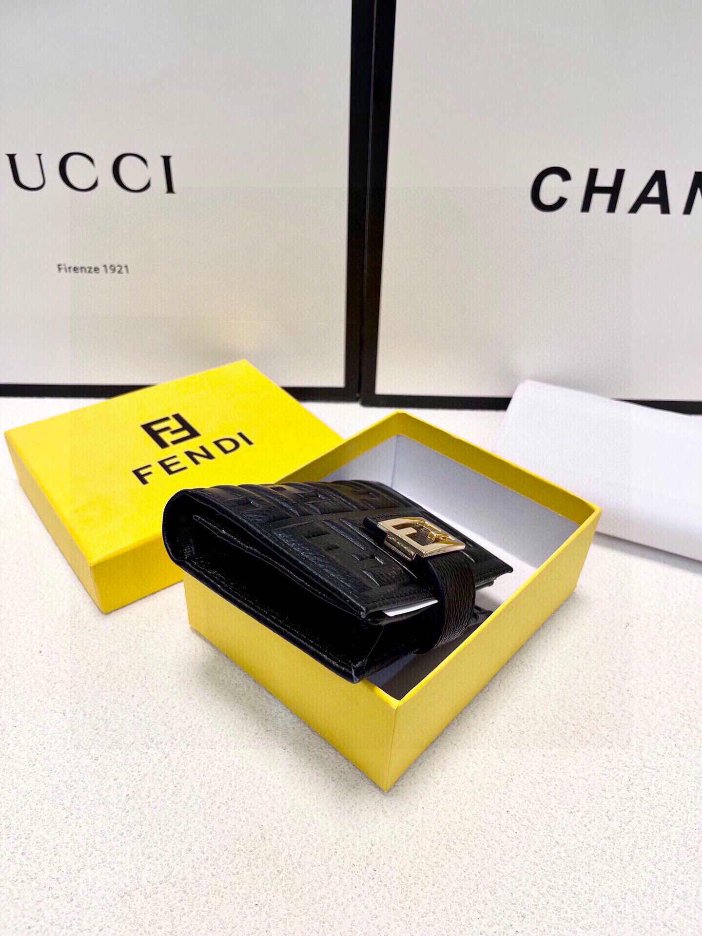 0021 38$ Fendi Short Wallet gallery