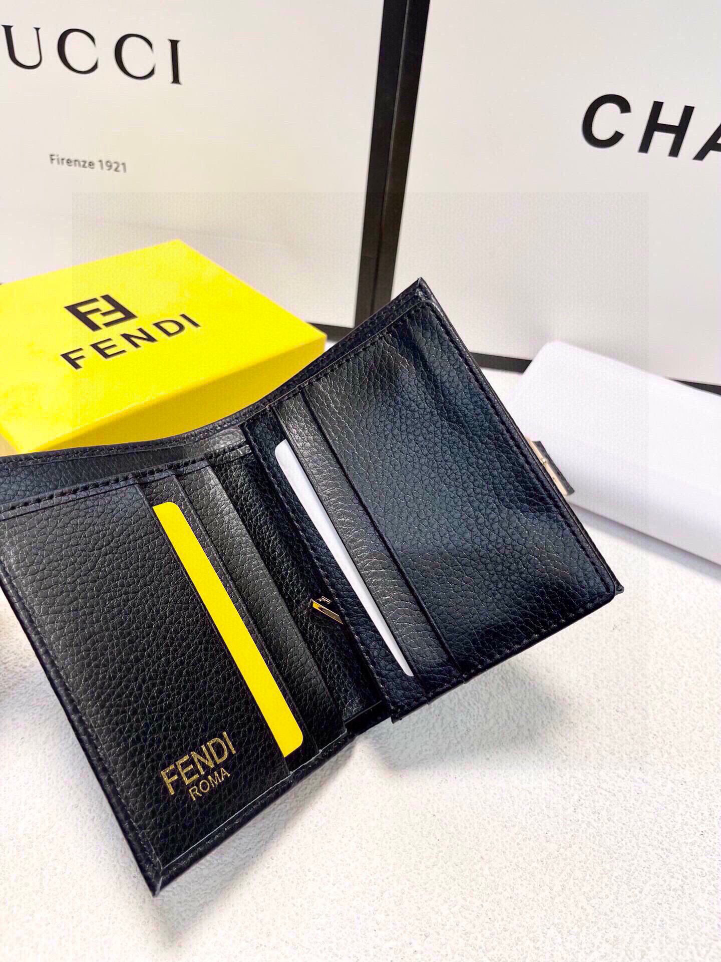0021 38$ Fendi Short Wallet gallery