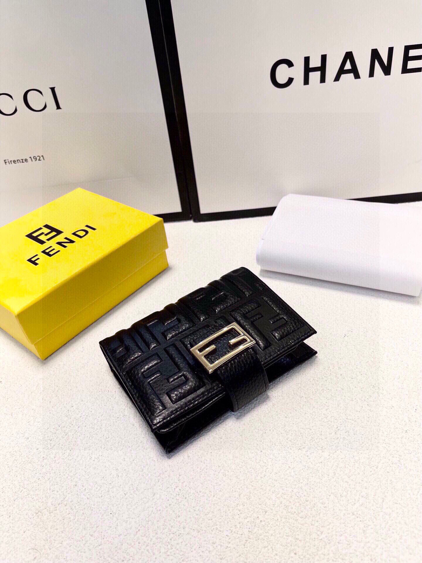 0021 38$ Fendi Short Wallet gallery