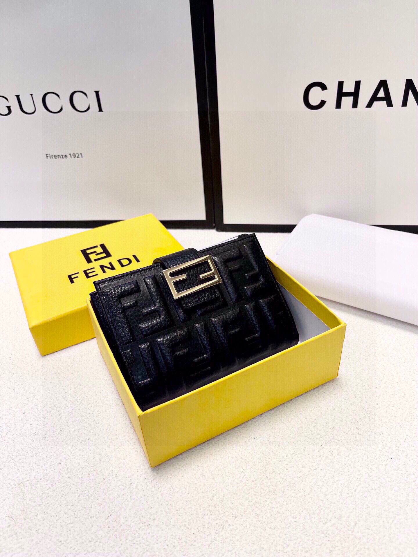 0021 38$ Fendi Short Wallet gallery
