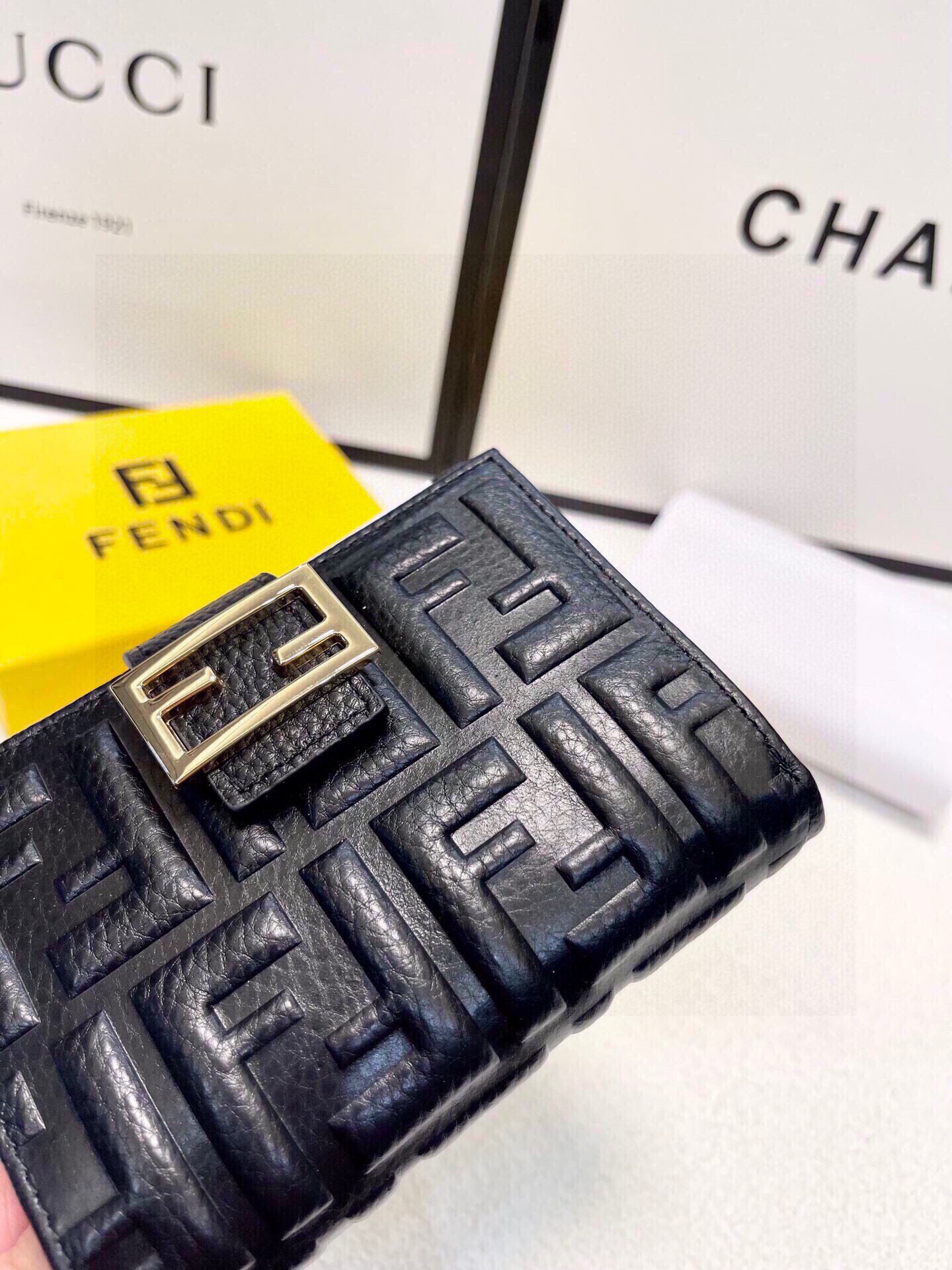 0021 38$ Fendi Short Wallet gallery