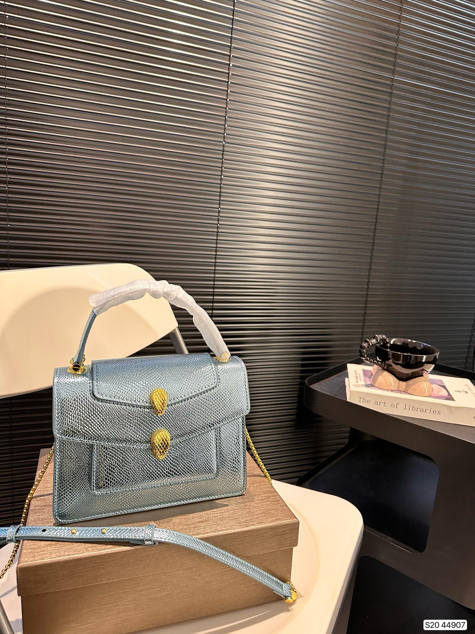 0022 75$ Bulgari Snakehead Bag gallery