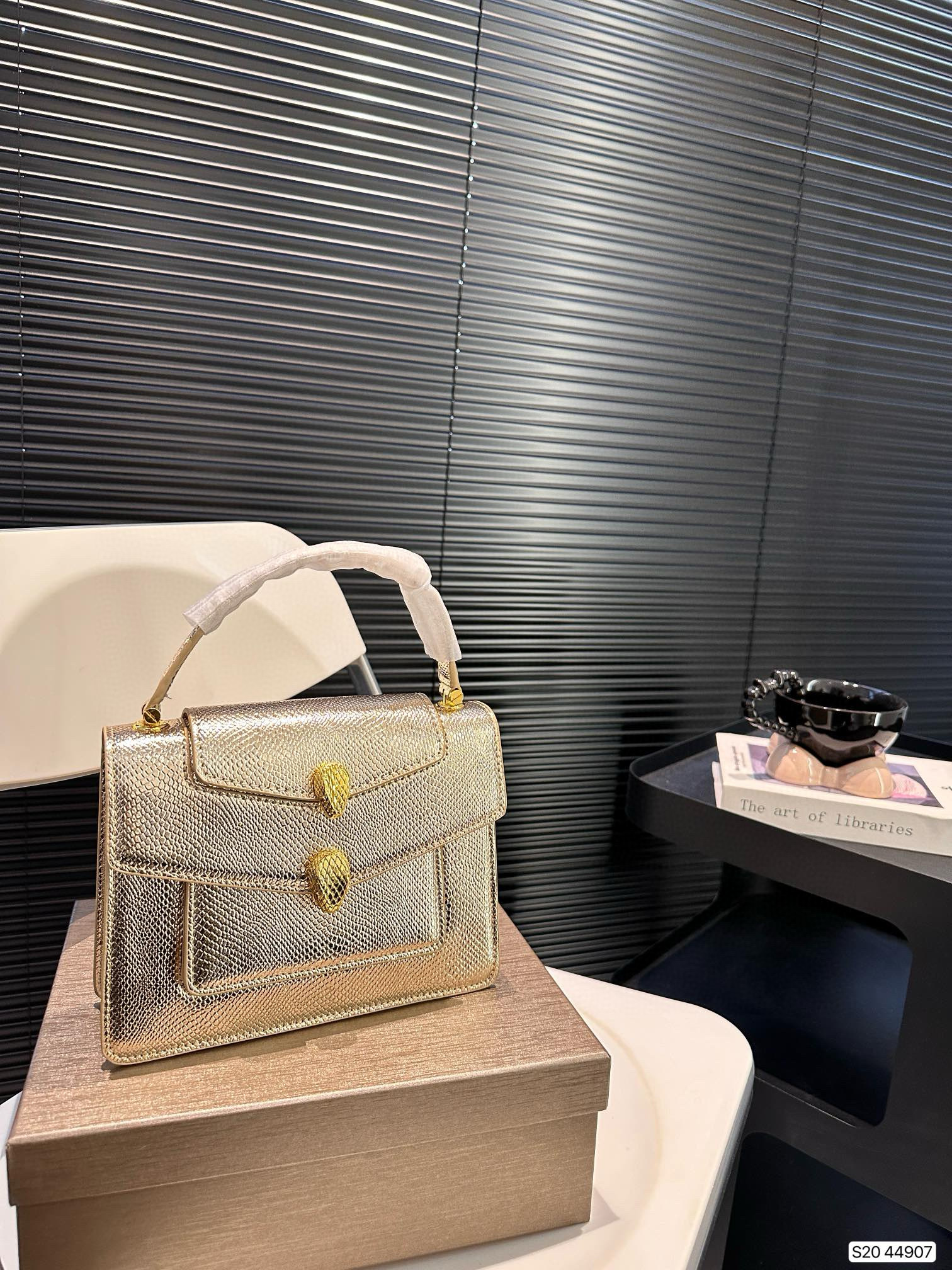 0022 75$ Bulgari Snakehead Bag gallery