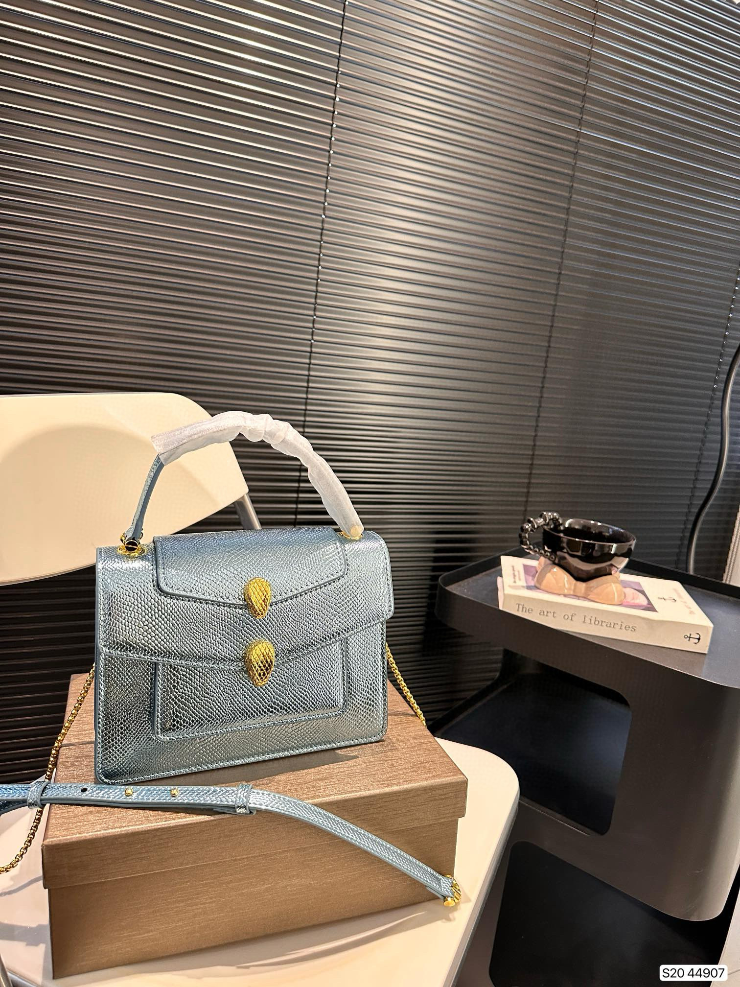 0022 75$ Bulgari Snakehead Bag gallery