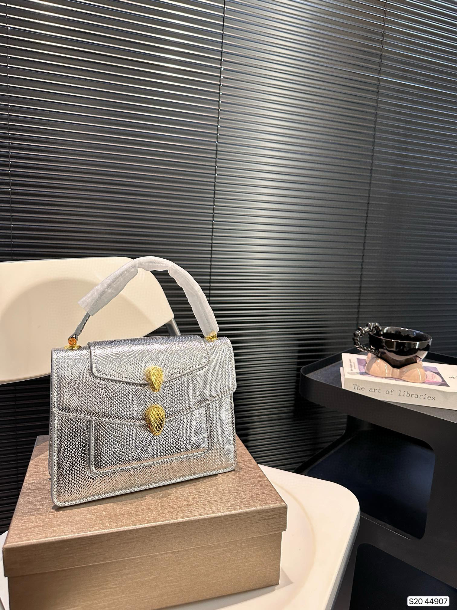 0022 75$ Bulgari Snakehead Bag gallery