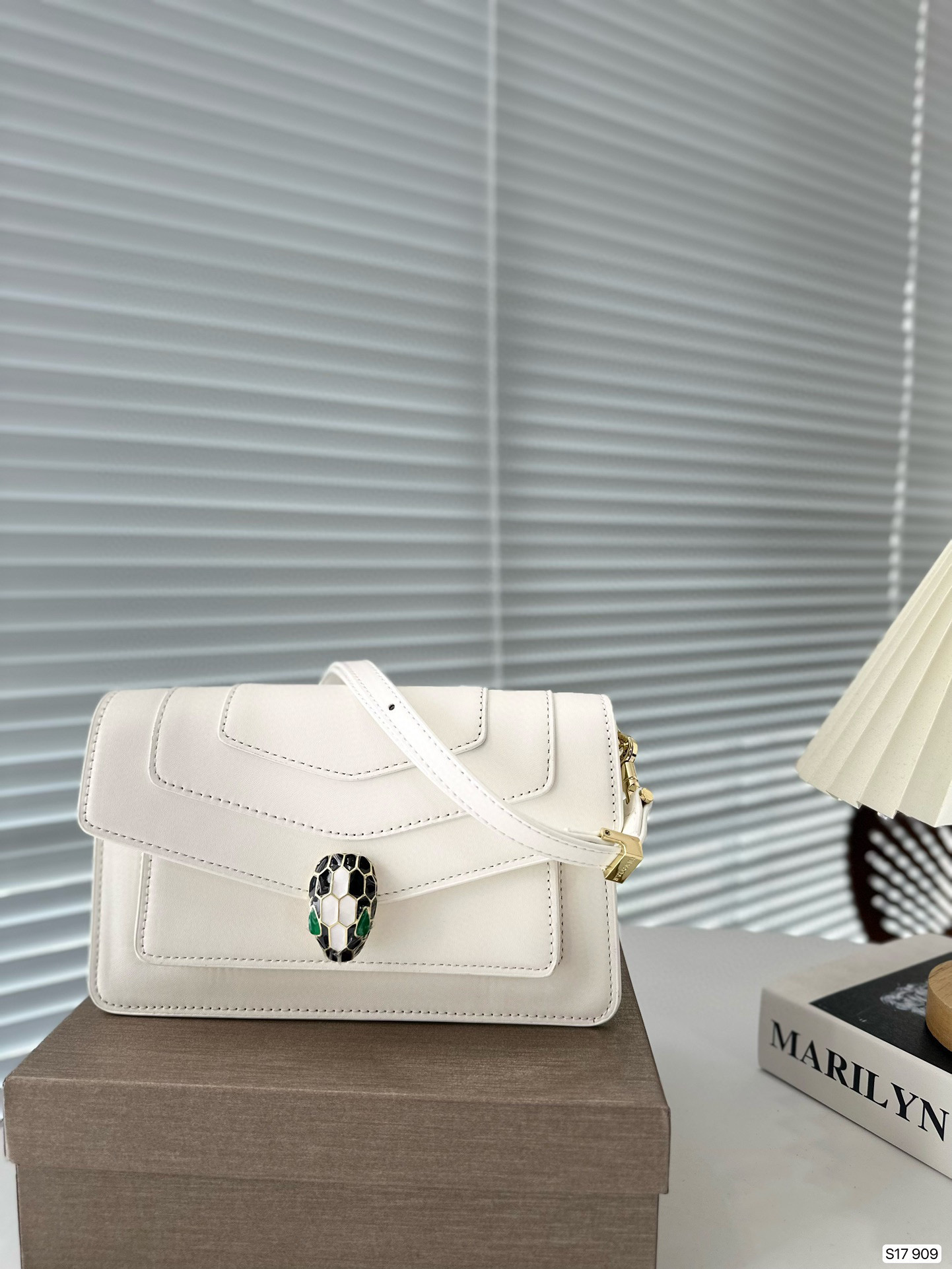 0024 68$ Bulgari Snakehead Bag gallery