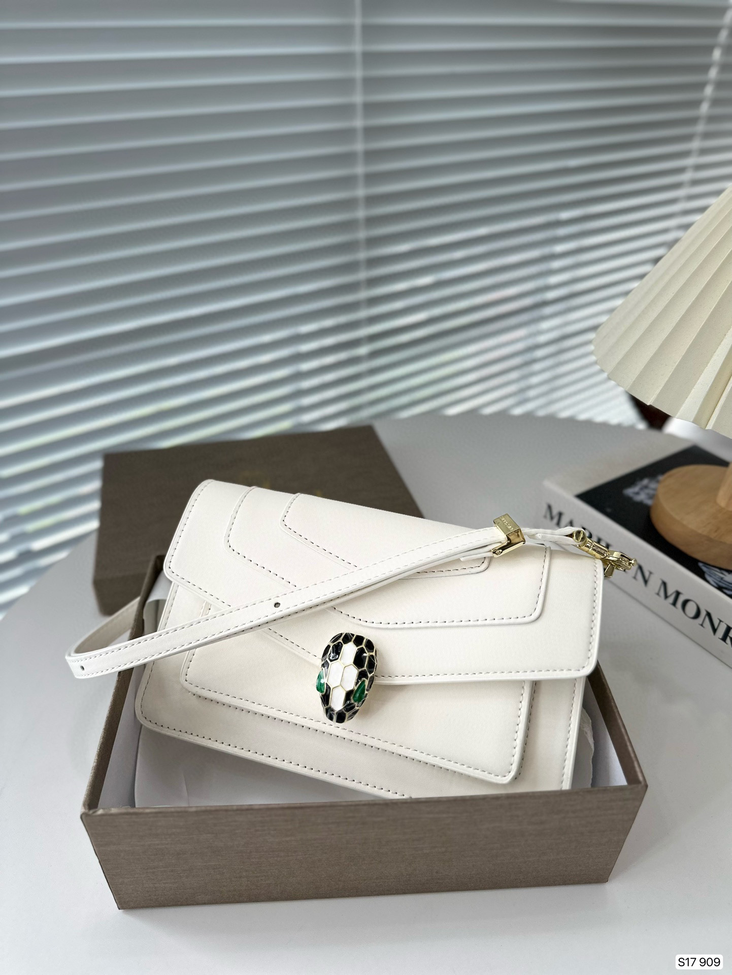 0024 68$ Bulgari Snakehead Bag gallery
