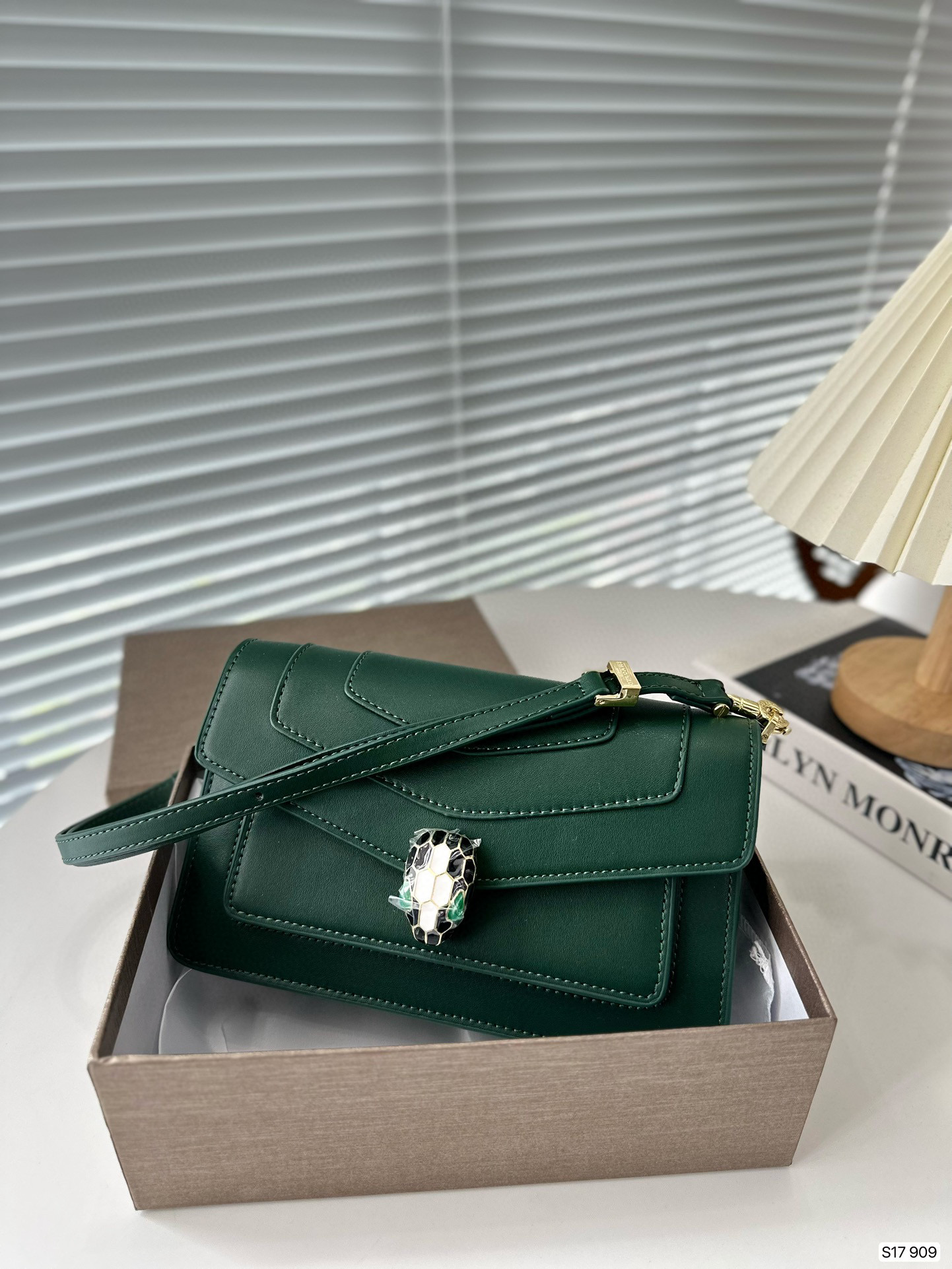 0024 68$ Bulgari Snakehead Bag gallery