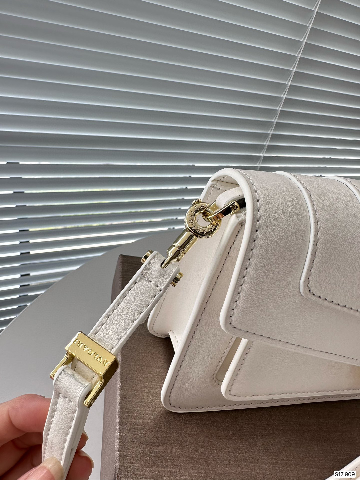0024 68$ Bulgari Snakehead Bag gallery