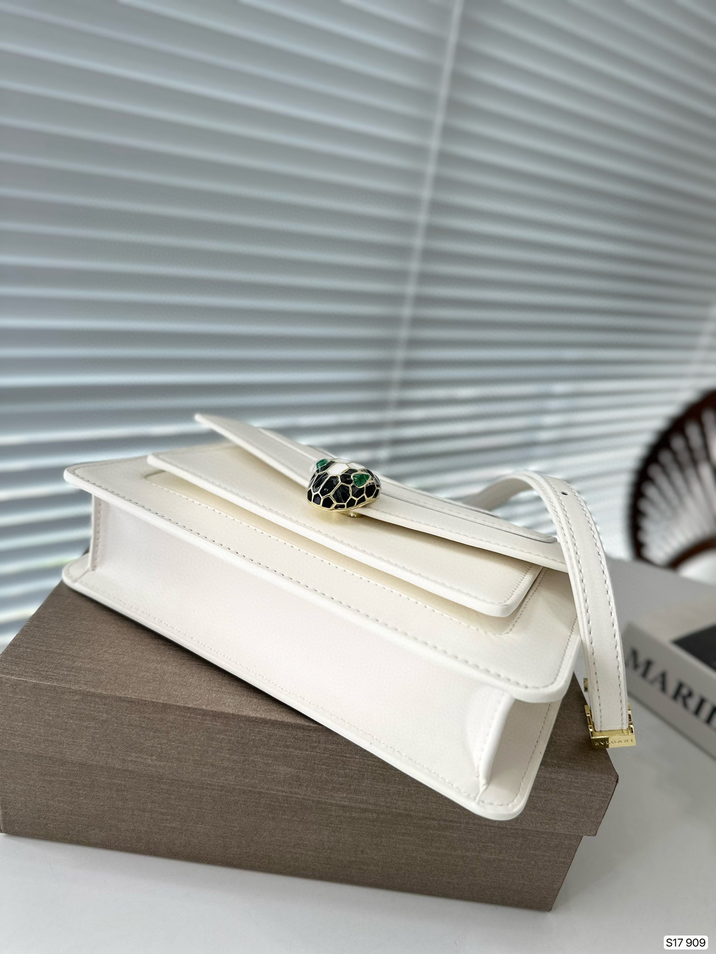 0024 68$ Bulgari Snakehead Bag gallery