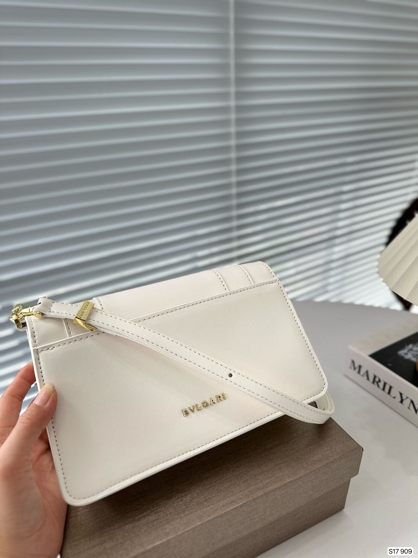 0024 68$ Bulgari Snakehead Bag gallery