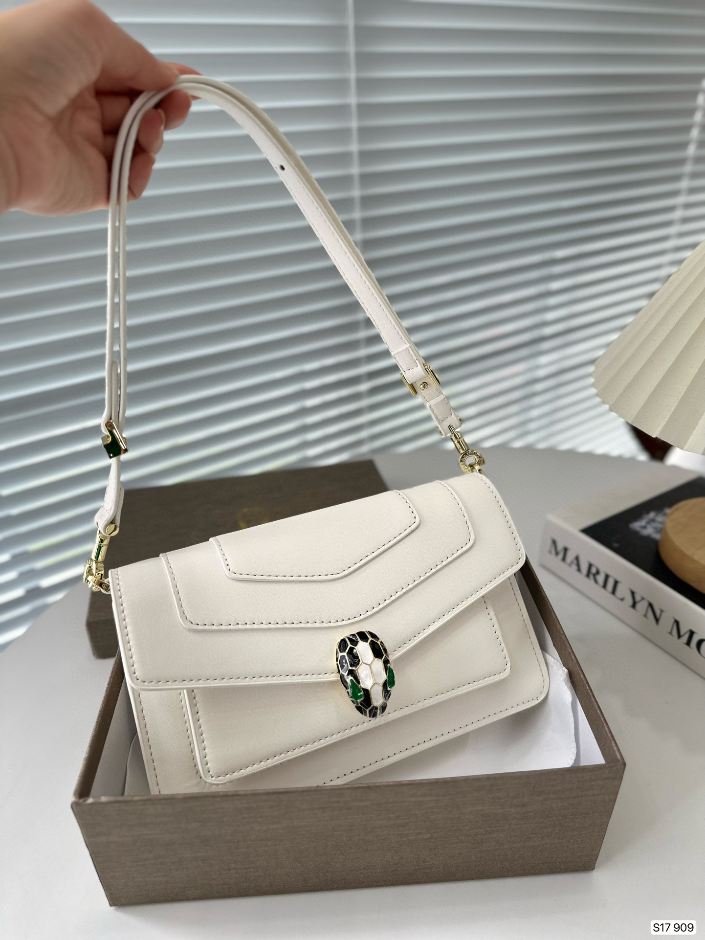 0024 68$ Bulgari Snakehead Bag gallery