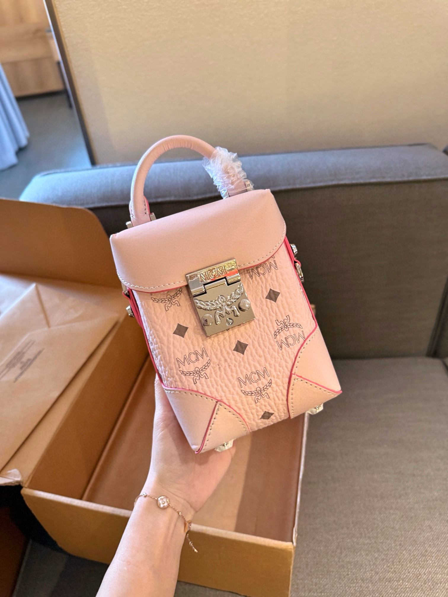 0032 70$mcm gallery