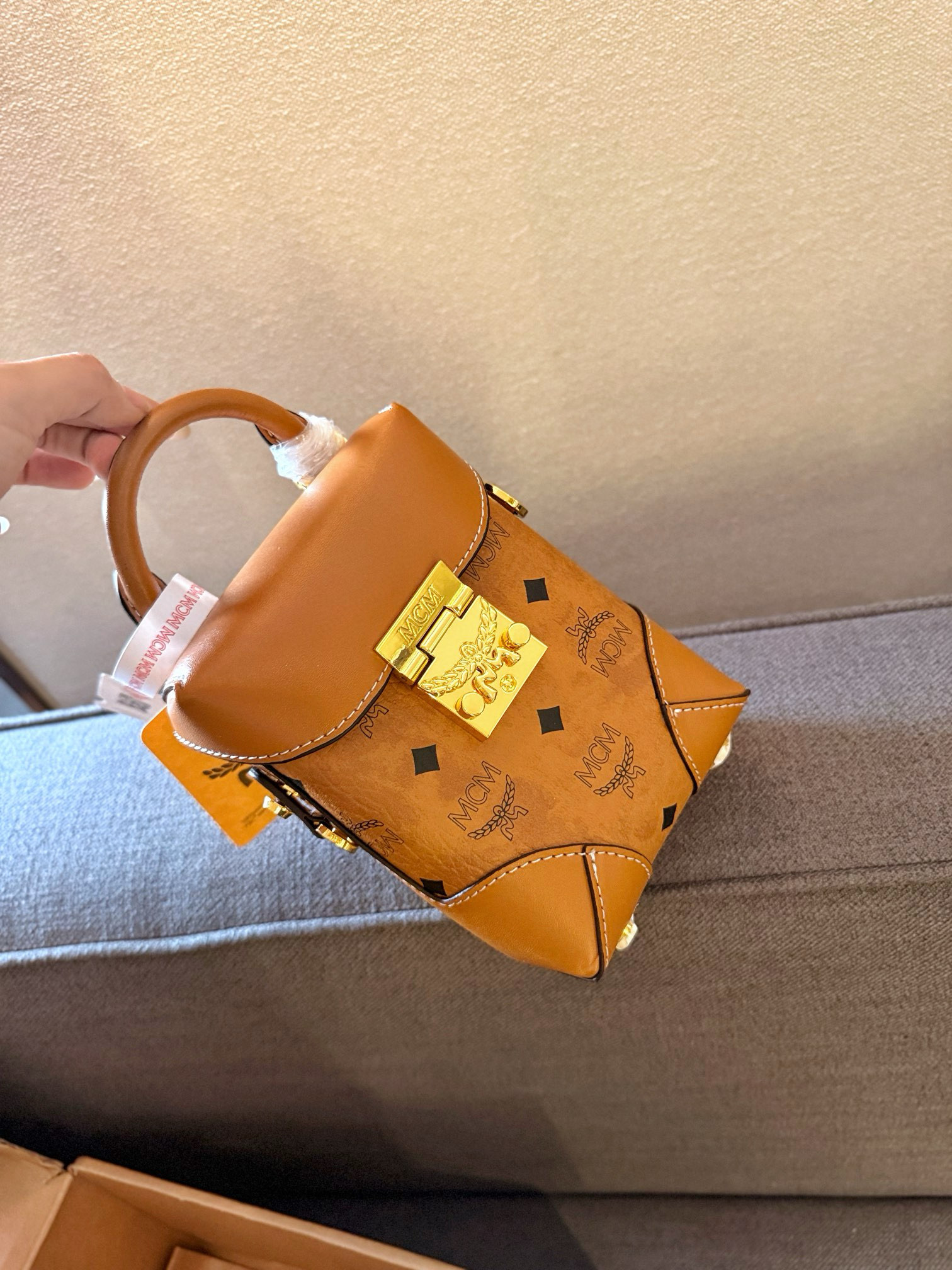 0032 70$mcm gallery
