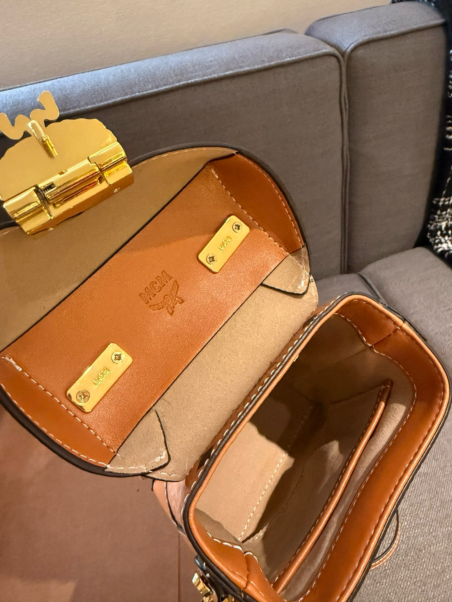 0032 70$mcm gallery