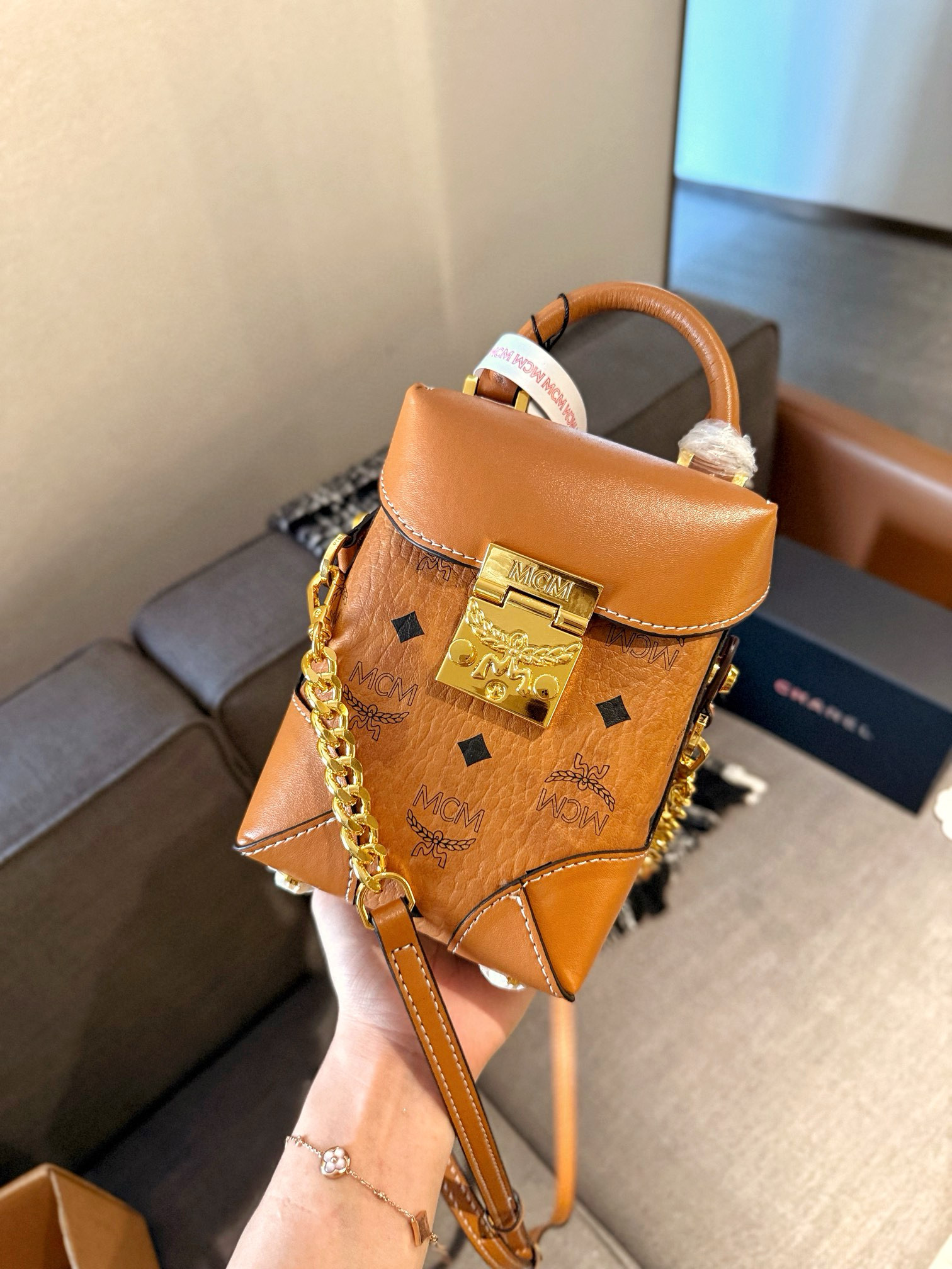 0032 70$mcm gallery