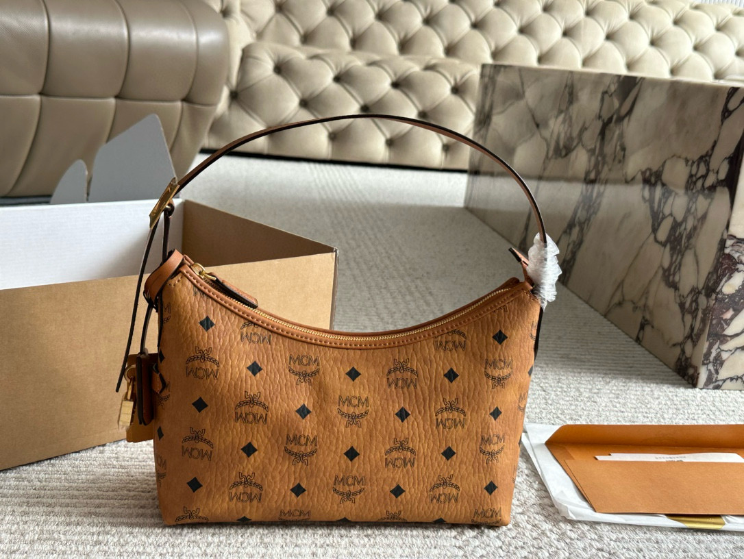 0033 70$ MCM gallery