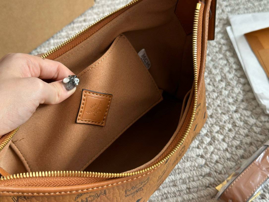 0033 70$ MCM gallery