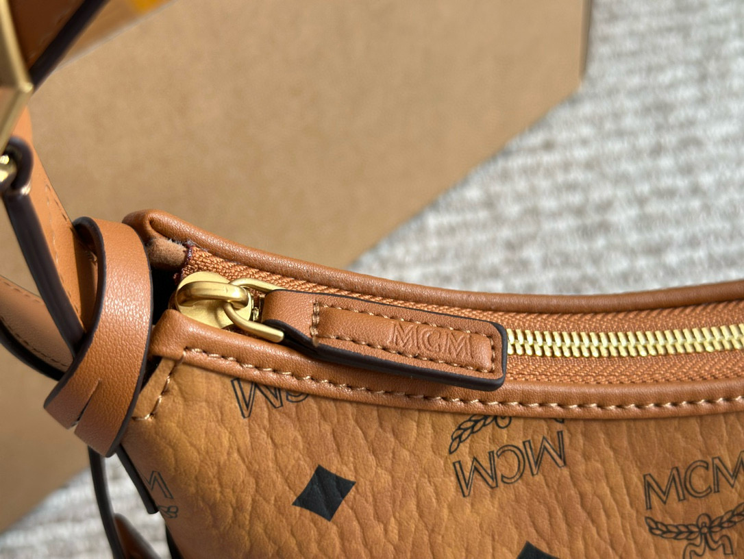 0033 70$ MCM gallery