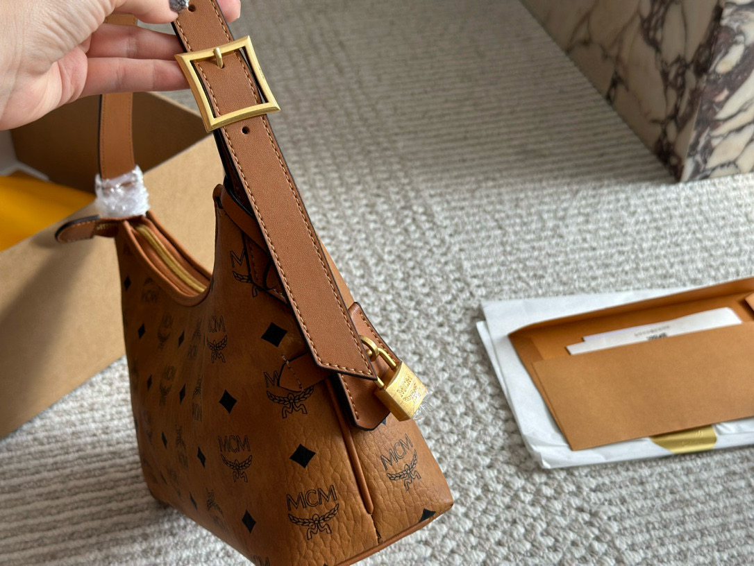 0033 70$ MCM gallery