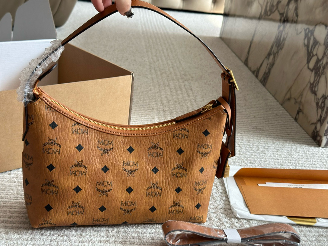 0033 70$ MCM gallery