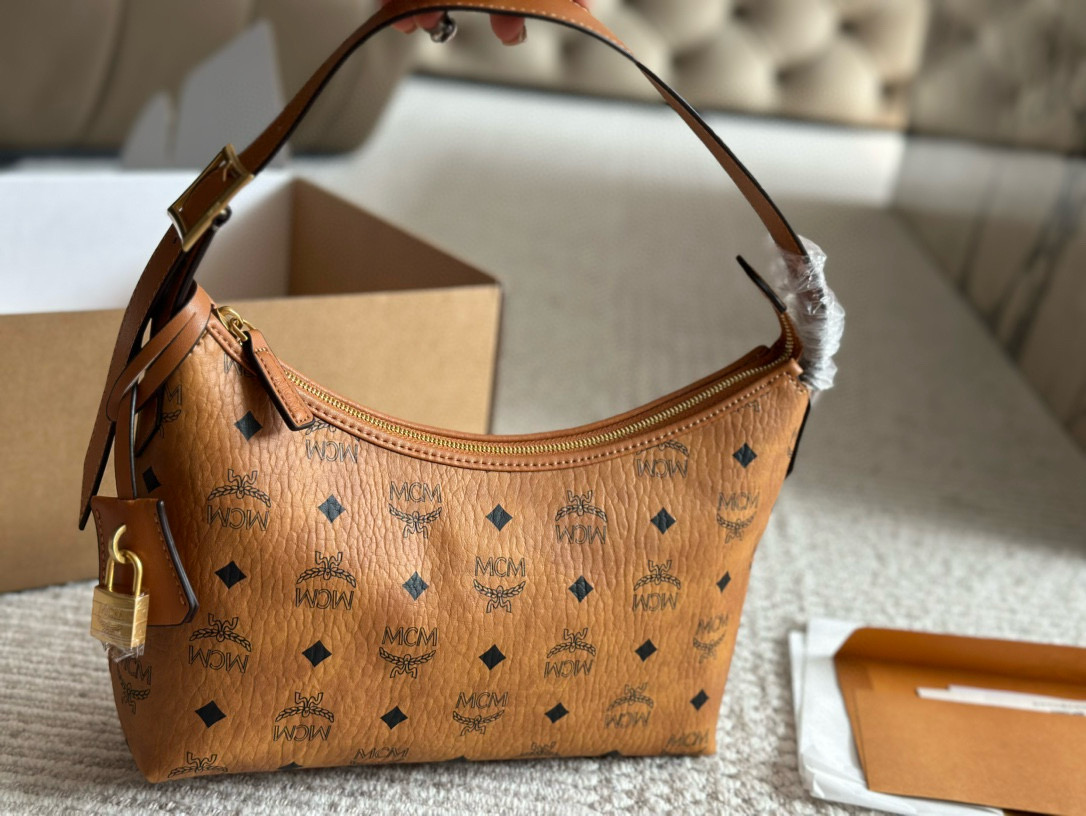 0033 70$ MCM gallery
