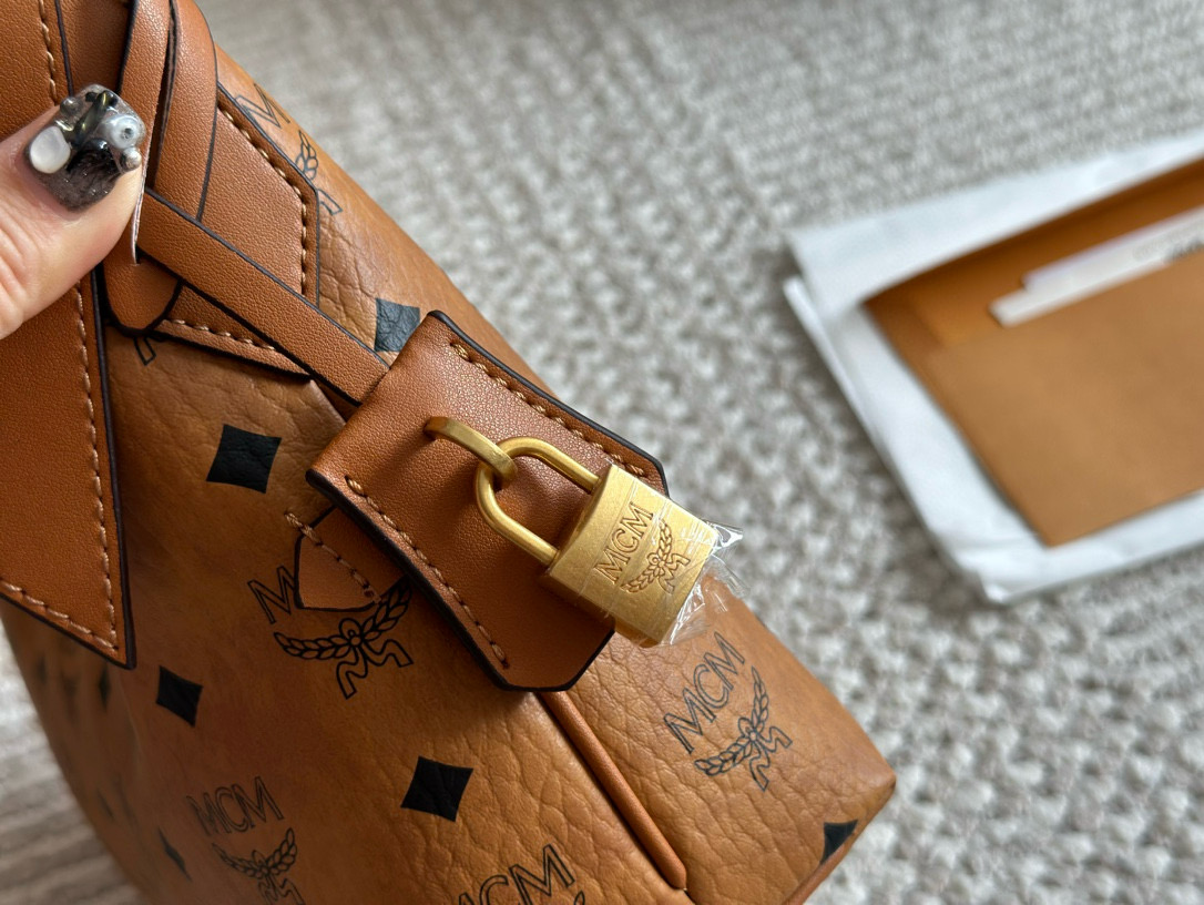 0033 70$ MCM gallery