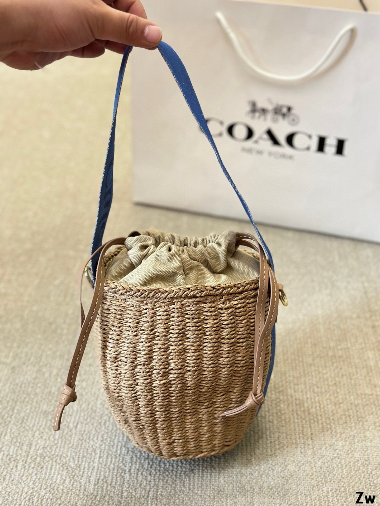 0050 68 $chloe gallery