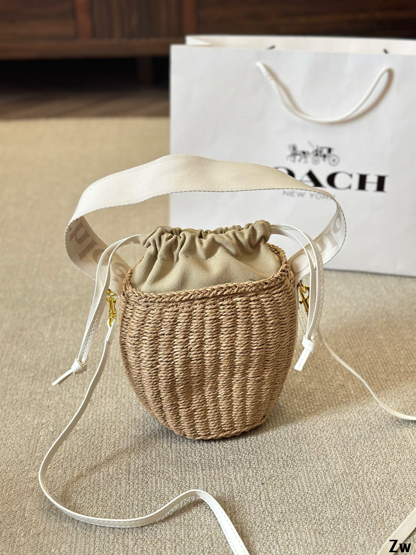 0050 68 $chloe gallery