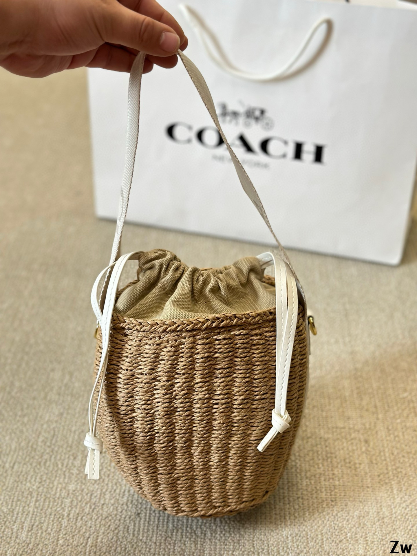 0050 68 $chloe gallery