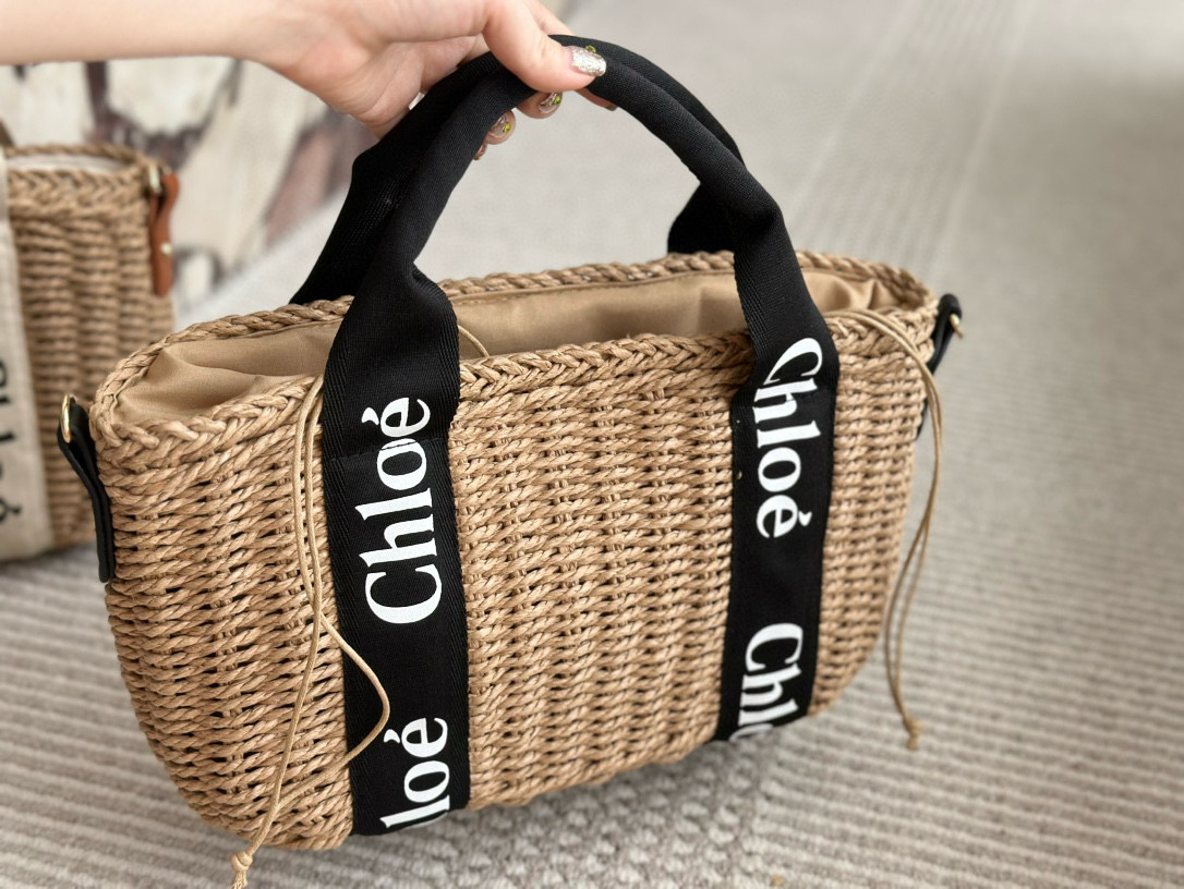 0051 65$ chloe gallery