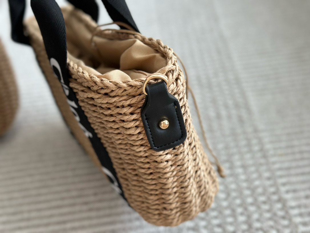 0051 65$ chloe gallery