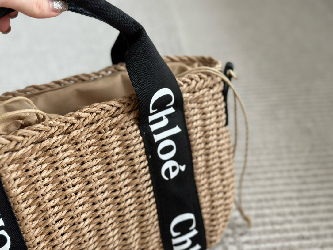 0051 65$ chloe gallery