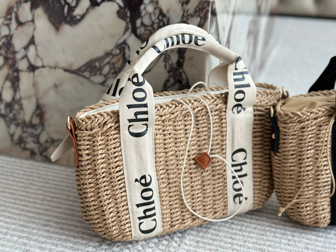 0051 65$ chloe gallery