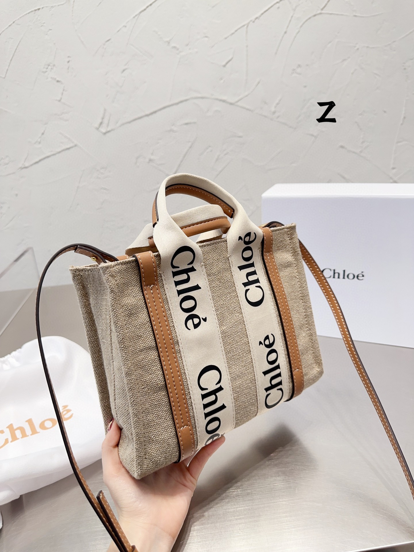 0053 68$ Chloe gallery
