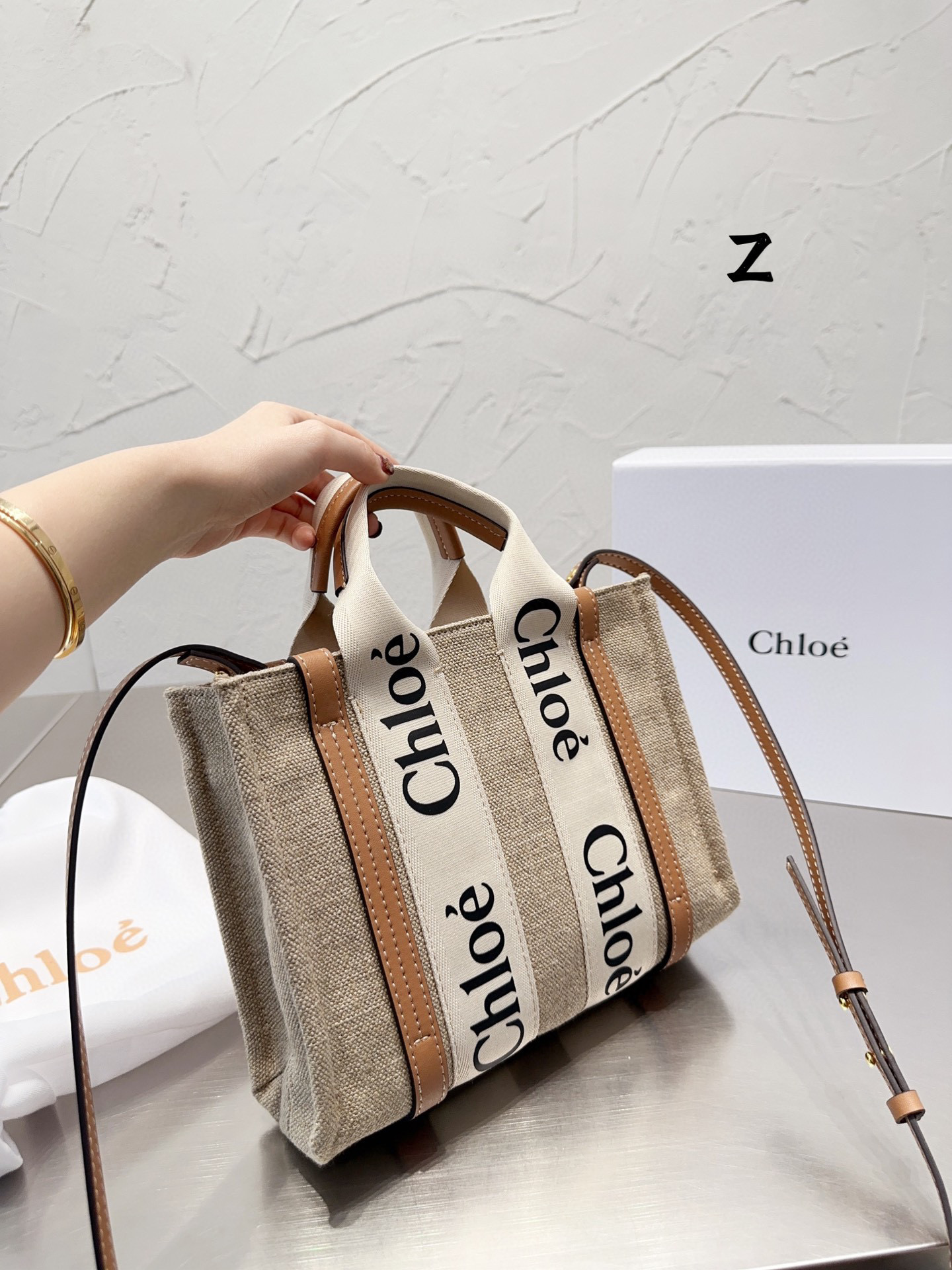 0053 68$ Chloe gallery
