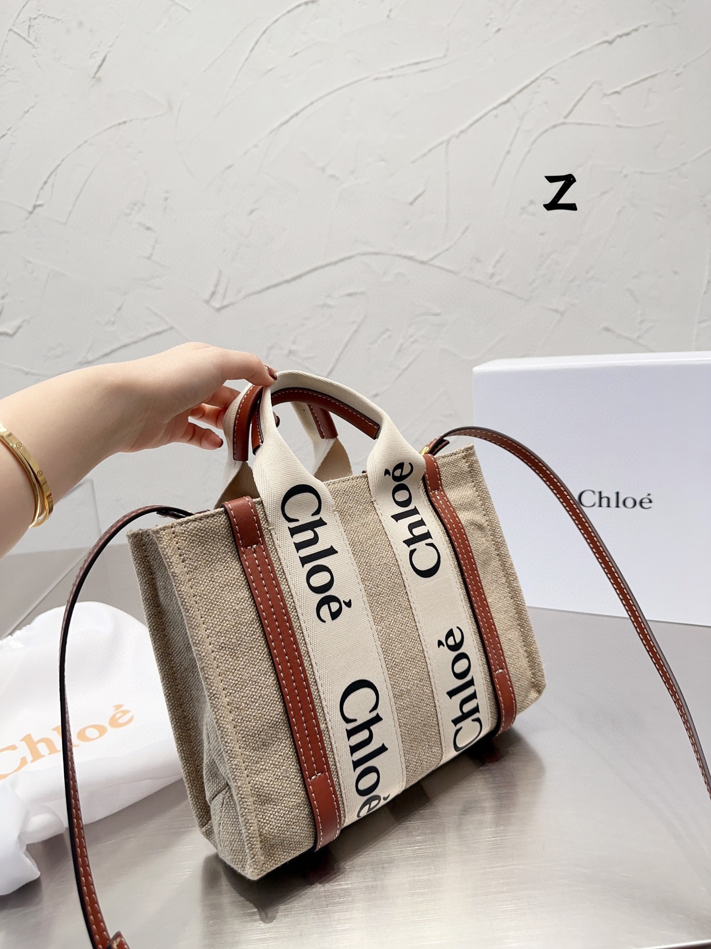 0053 68$ Chloe gallery