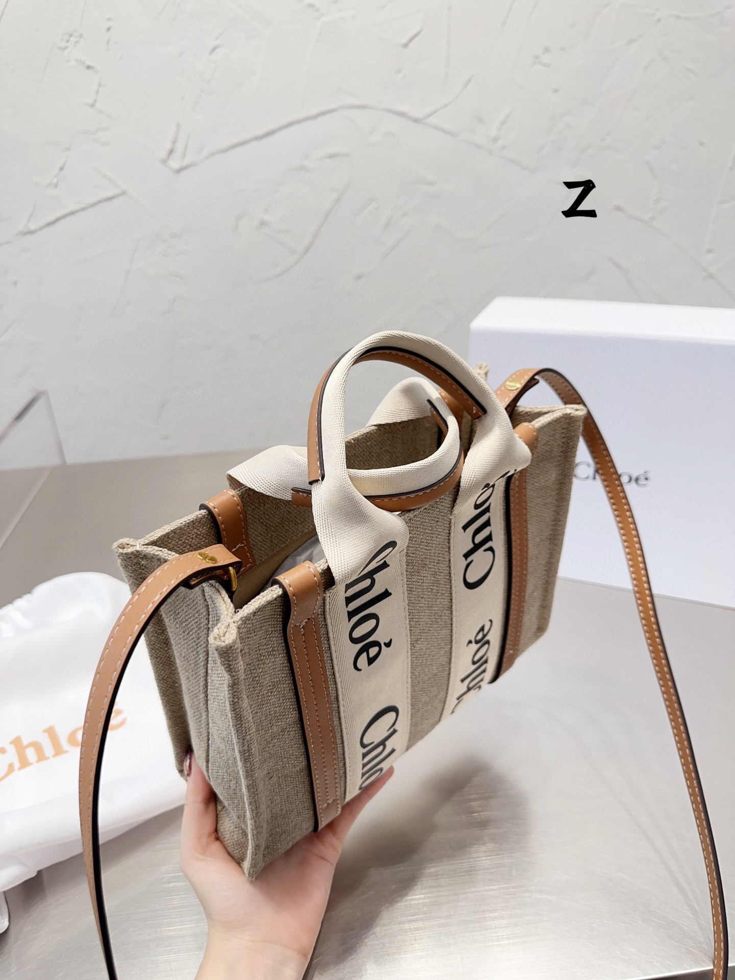 0053 68$ Chloe gallery