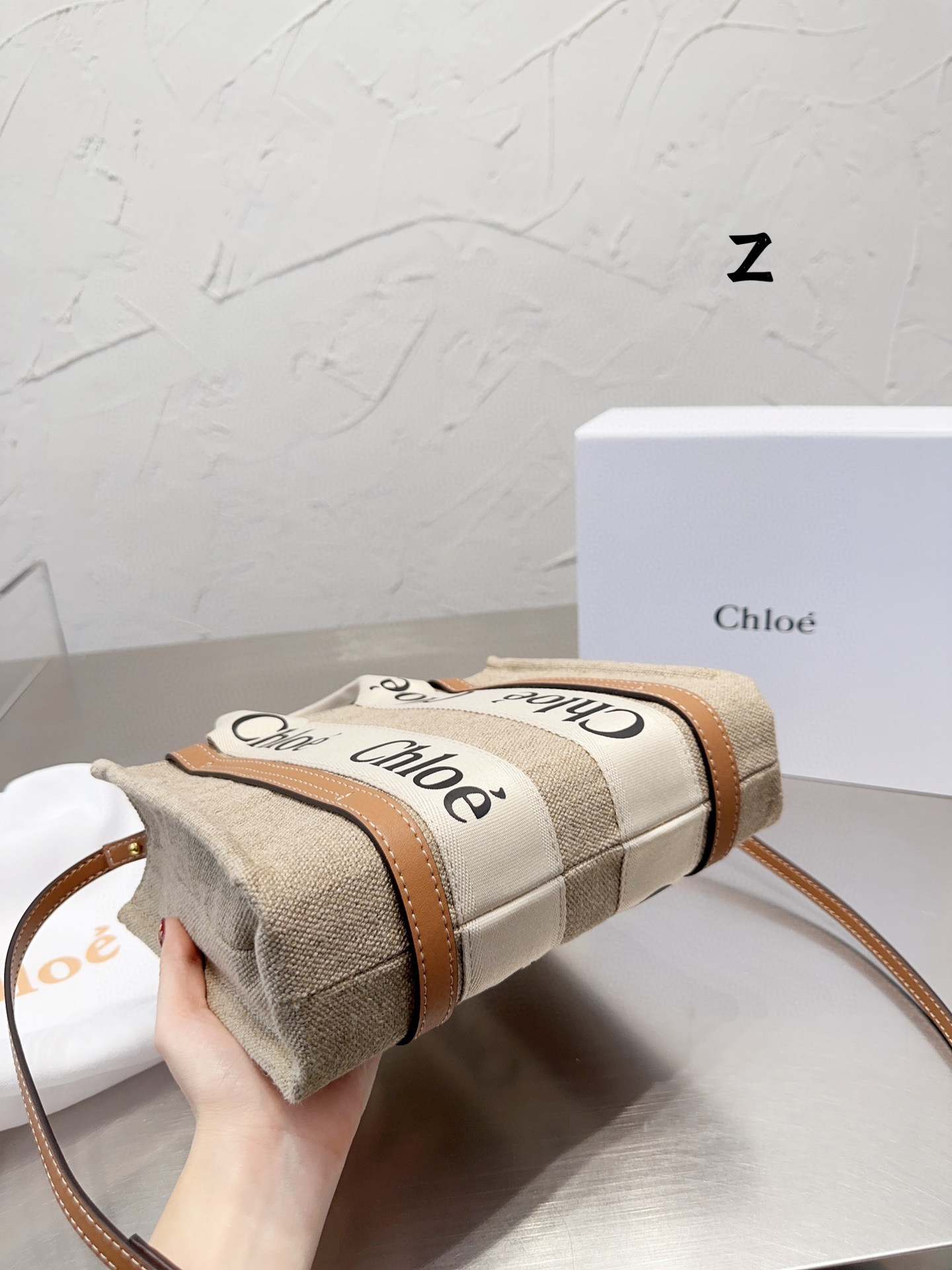 0053 68$ Chloe gallery