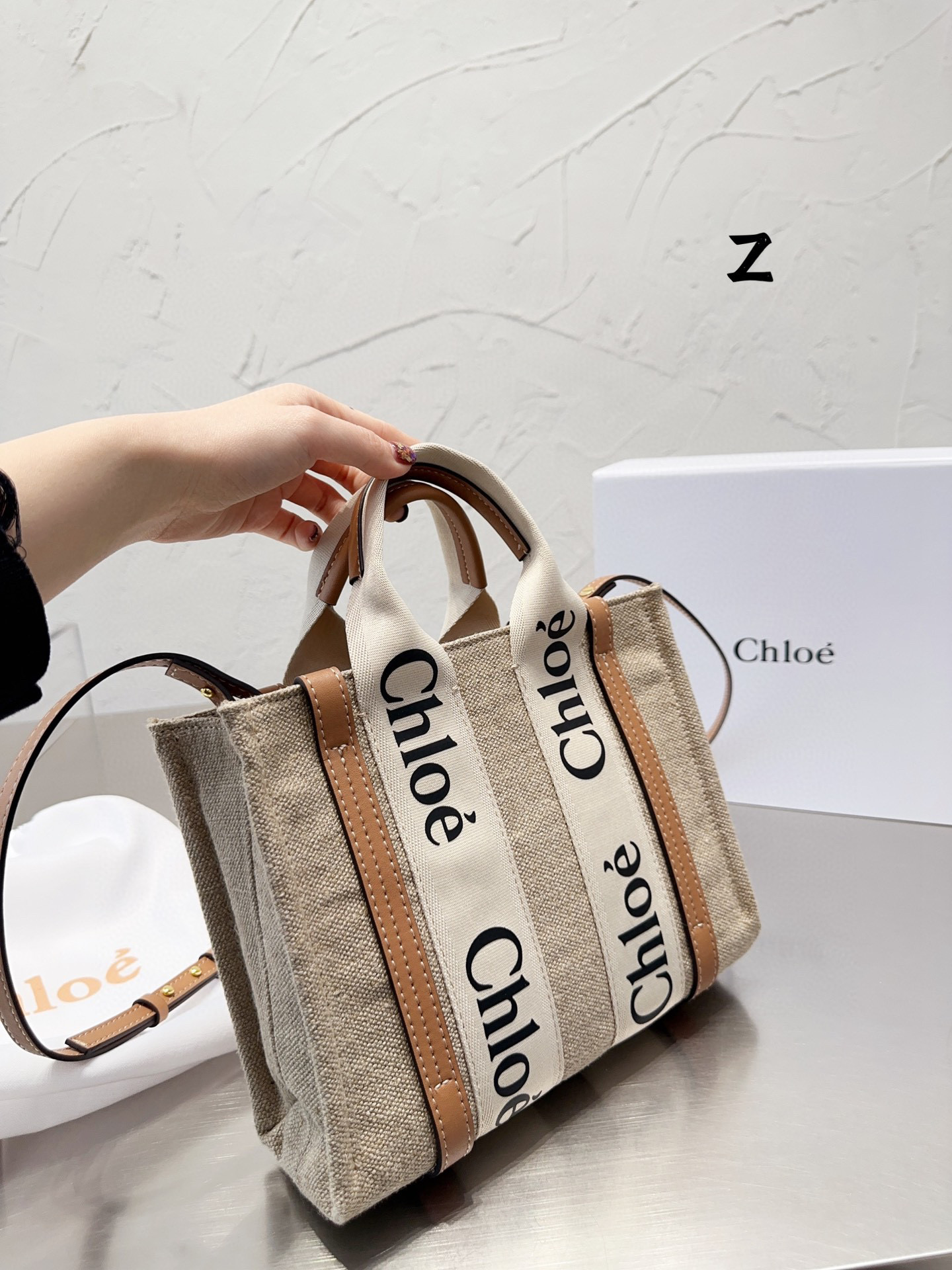 0053 68$ Chloe gallery