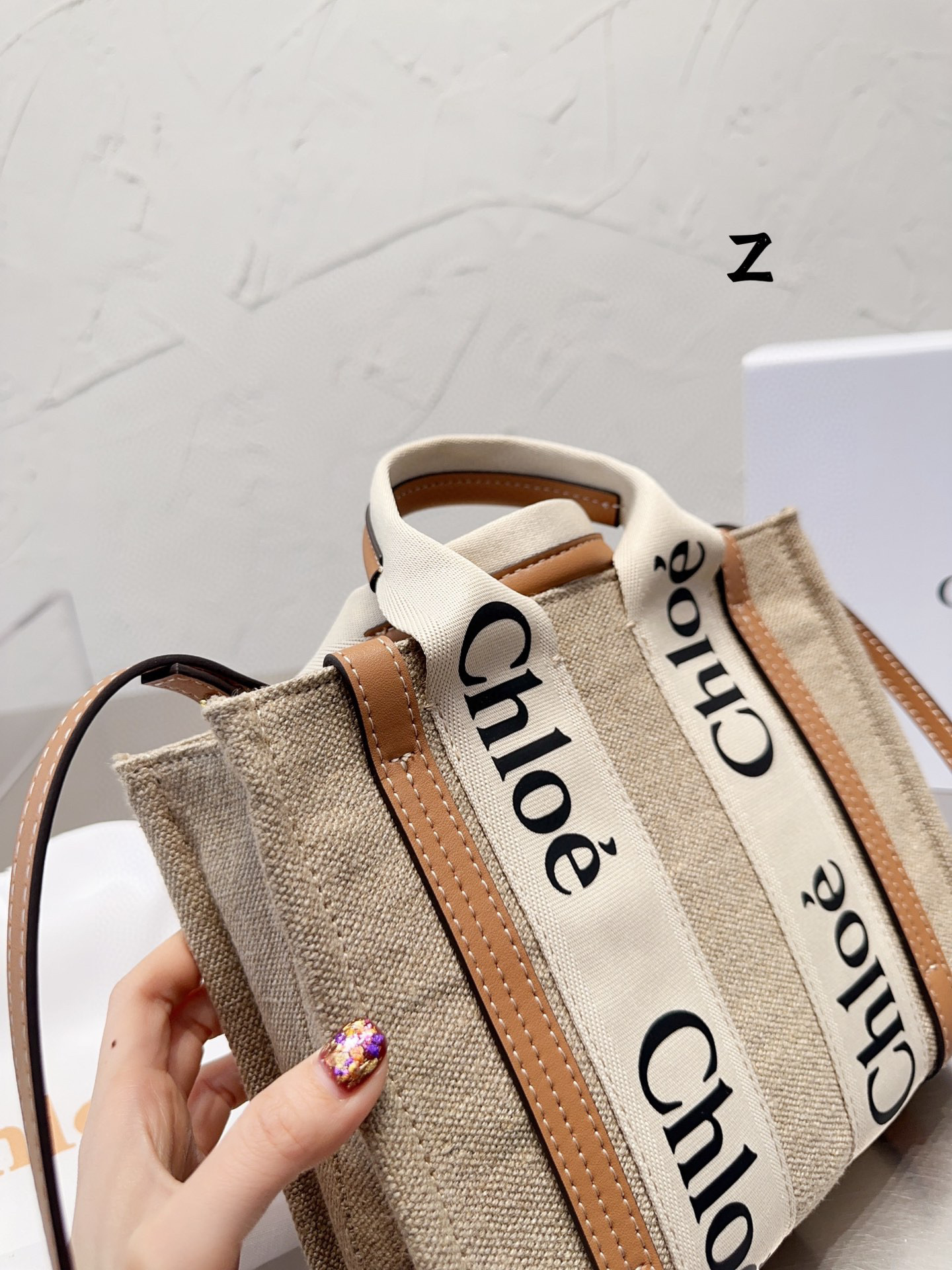 0053 68$ Chloe gallery