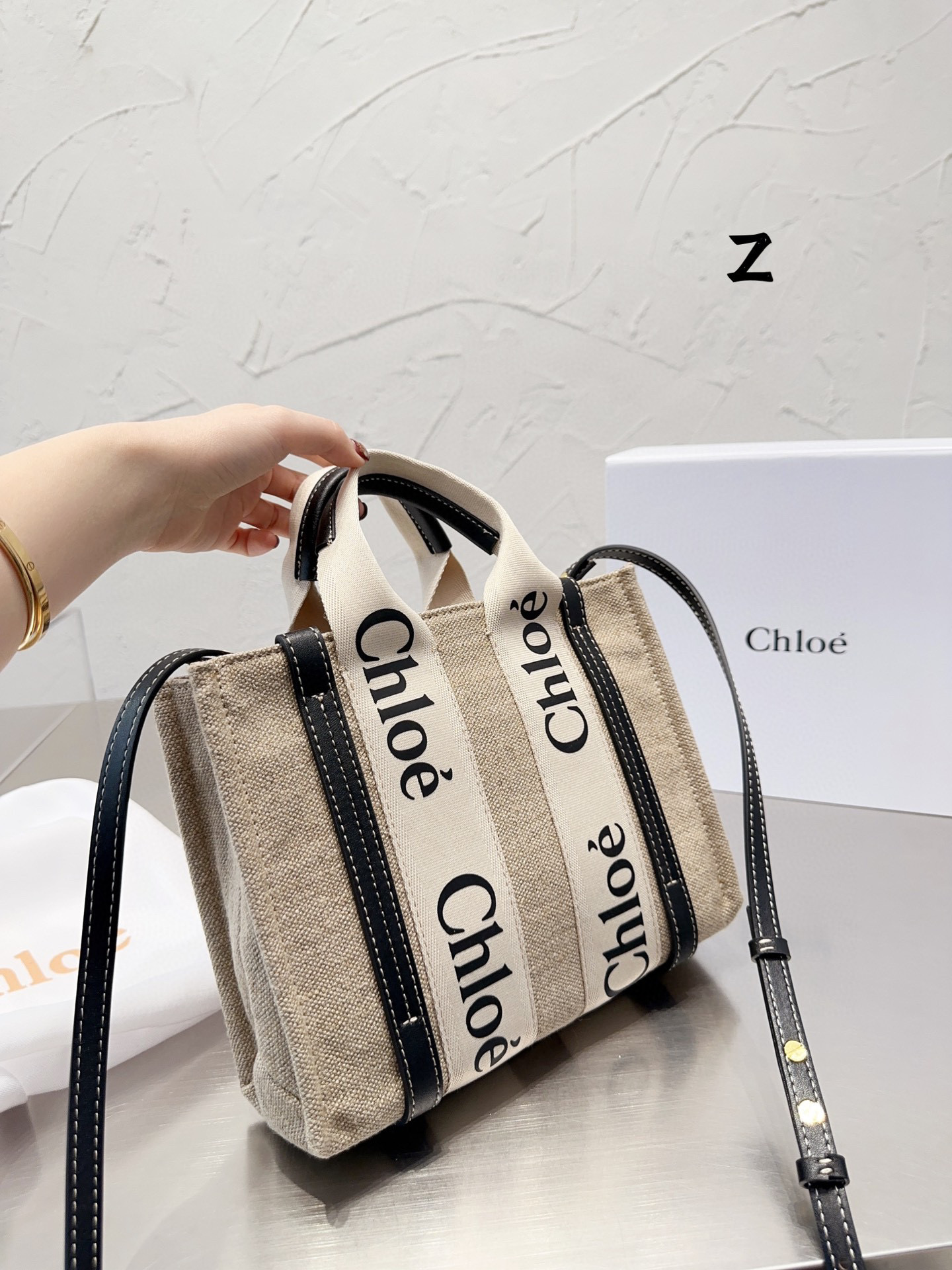 0053 68$ Chloe gallery