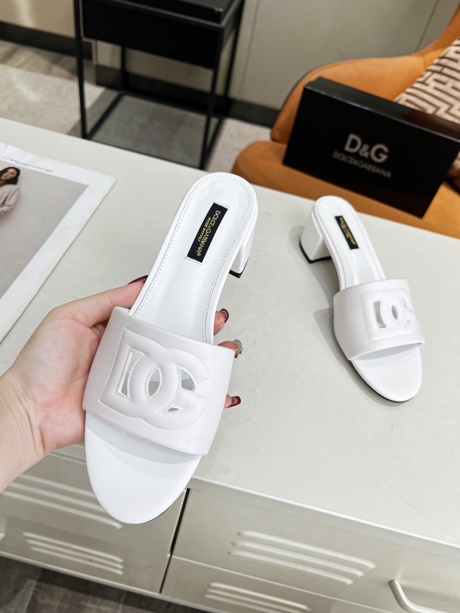 0076  $72 gallery