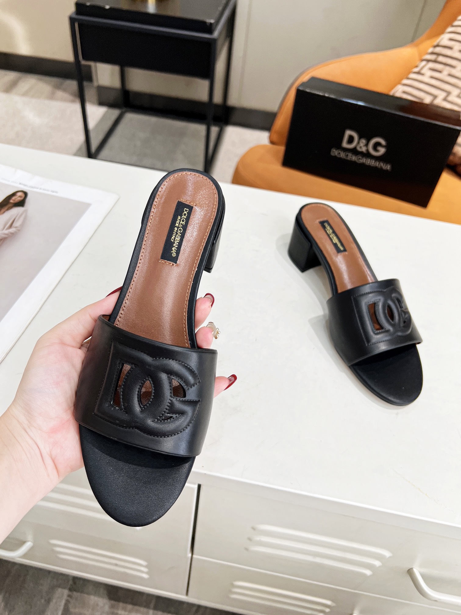 0077  $72 gallery