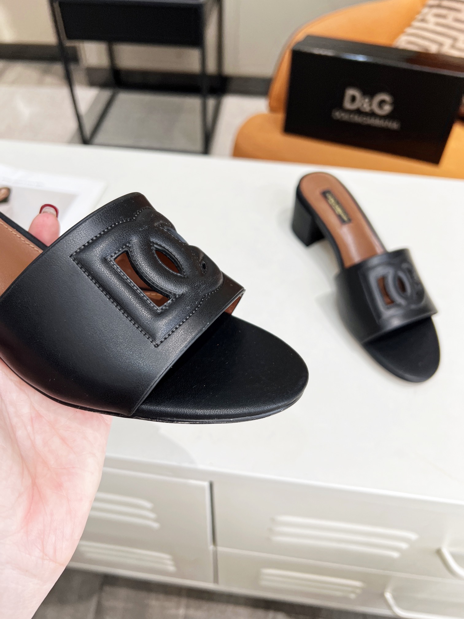 0077  $72 gallery