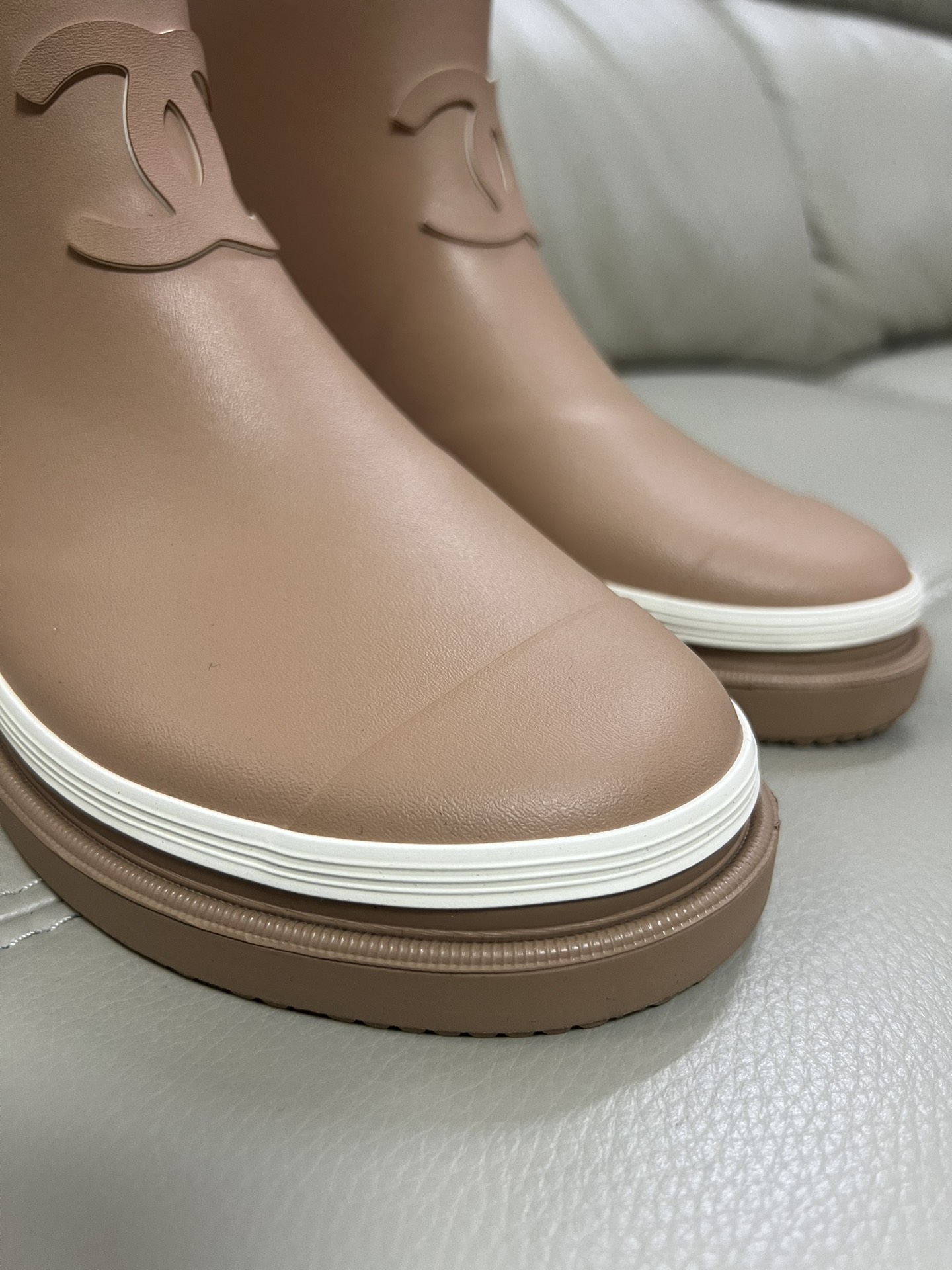 0082  $102 gallery