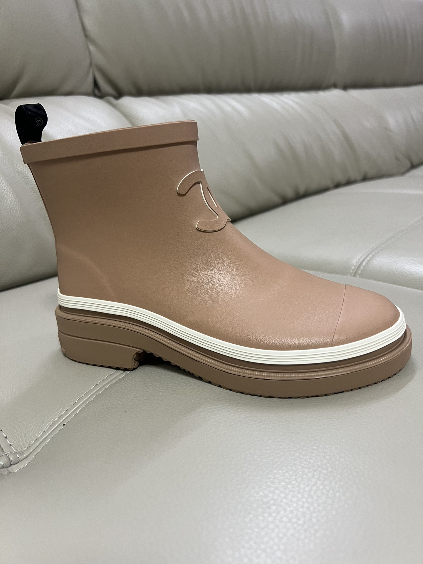 0082  $102 gallery