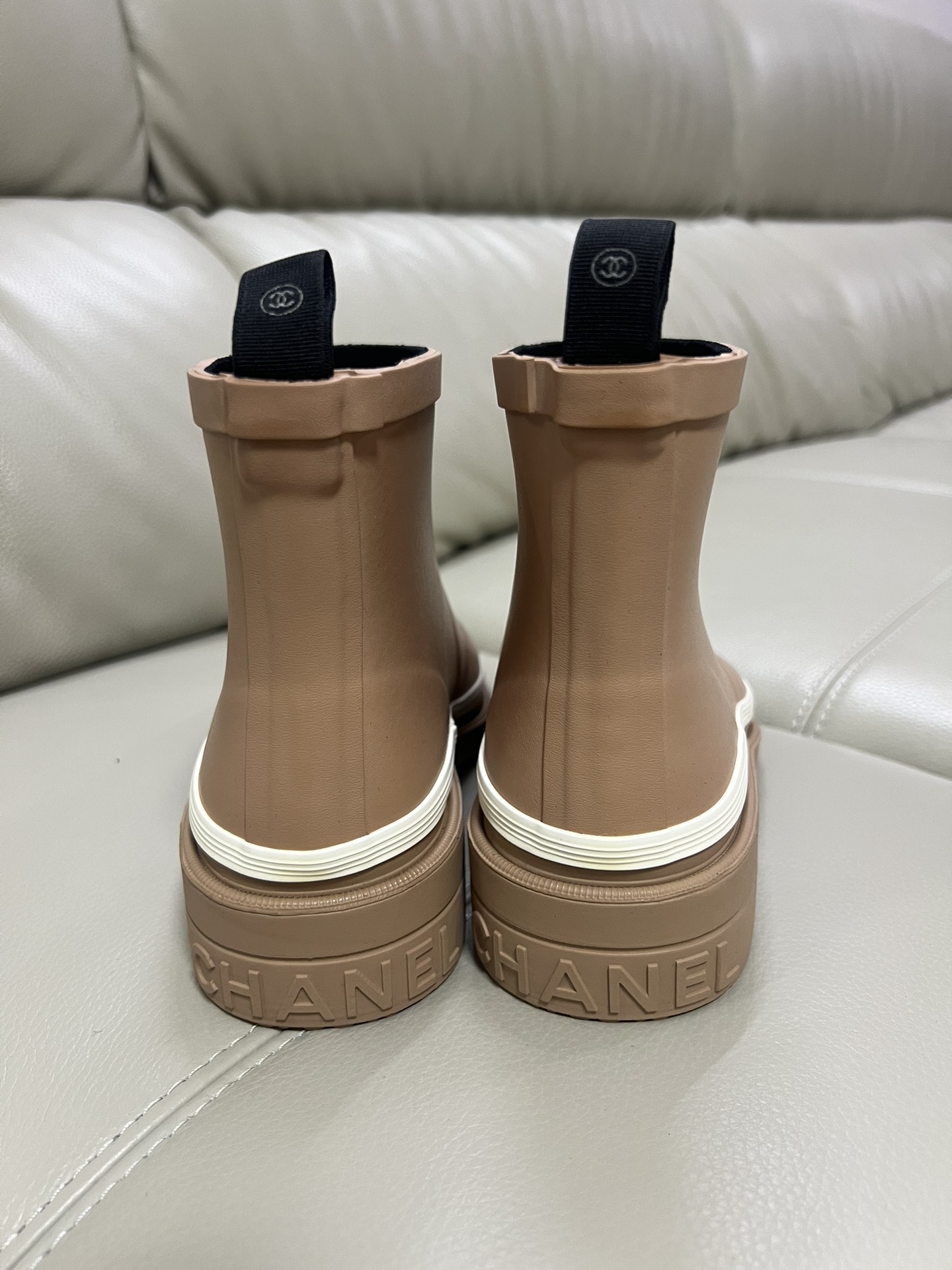 0082  $102 gallery