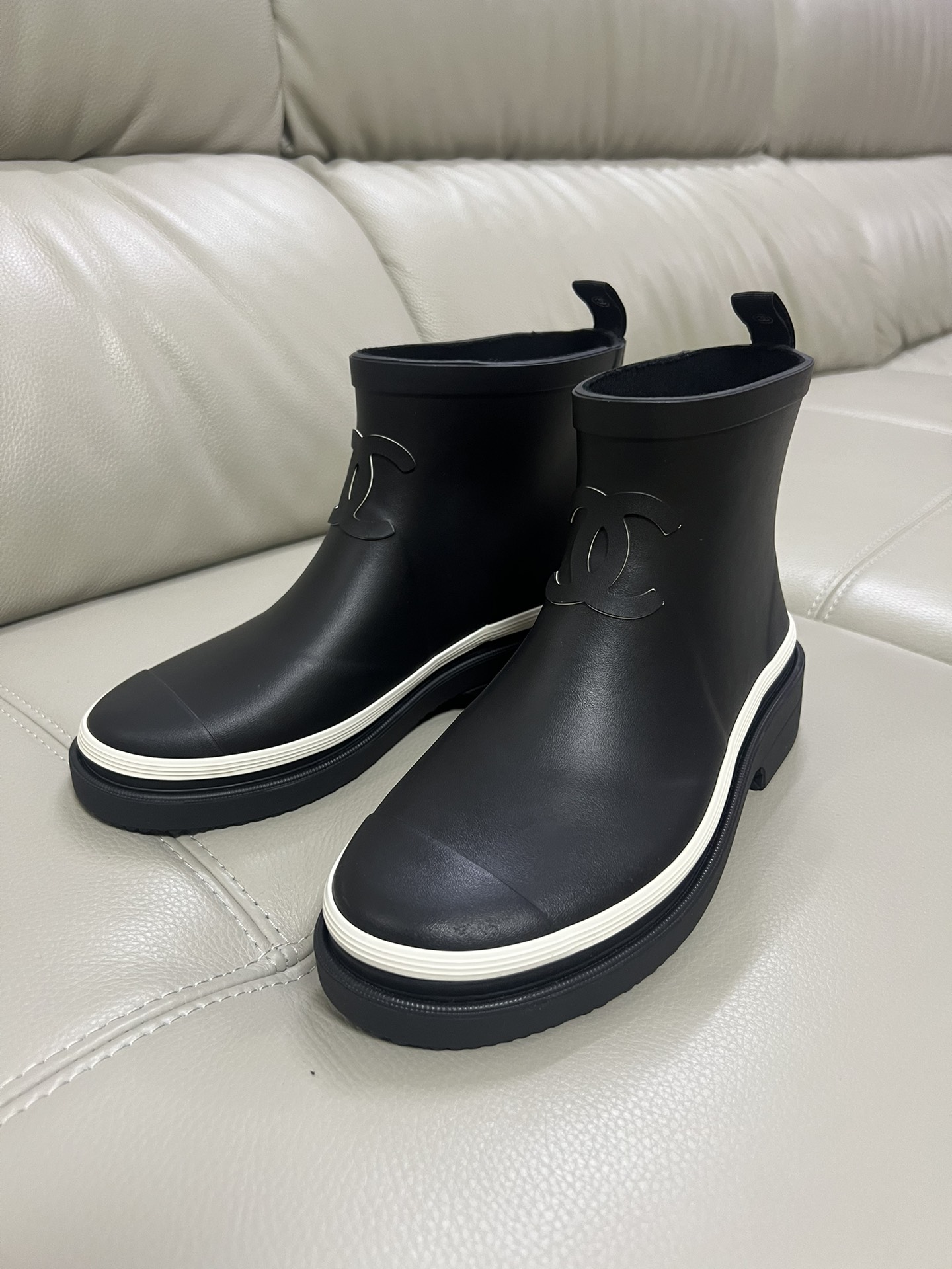 0083  $102 gallery