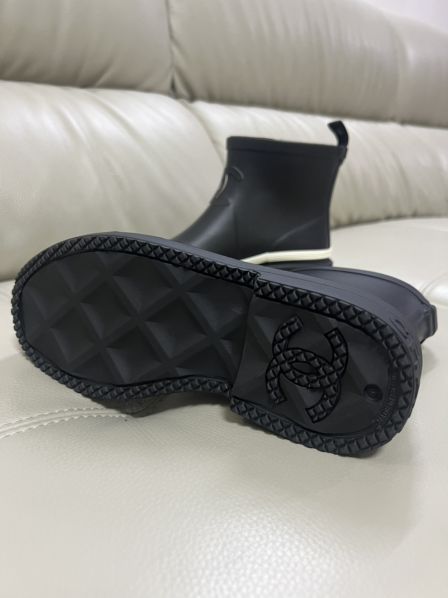 0083  $102 gallery